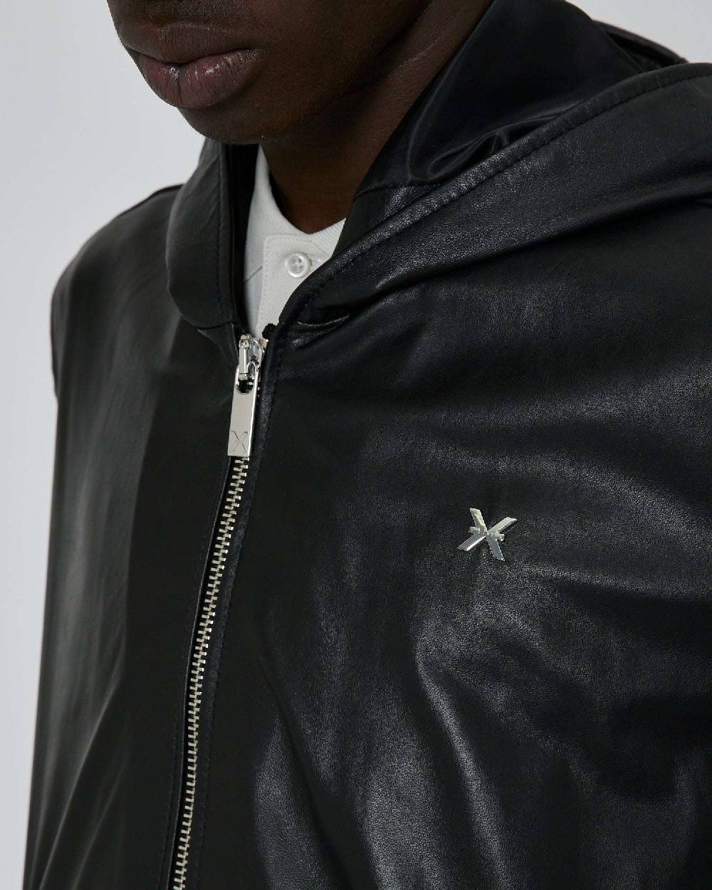 John Richmond Bomber in pelle con cappuccio Convenienza