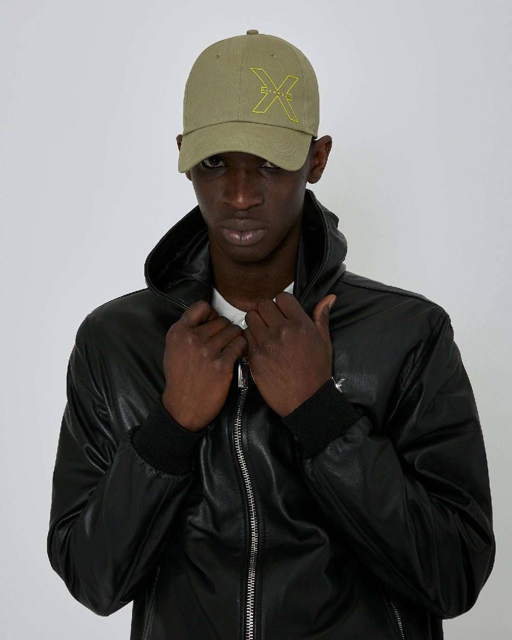 John Richmond Bomber in pelle con cappuccio Convenienza