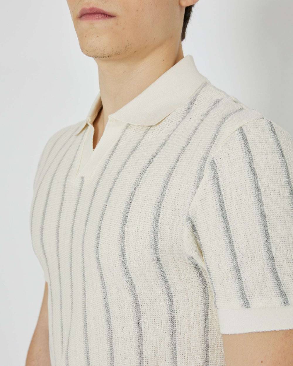 John Richmond Polo con righe e scollo a V Latest fashion