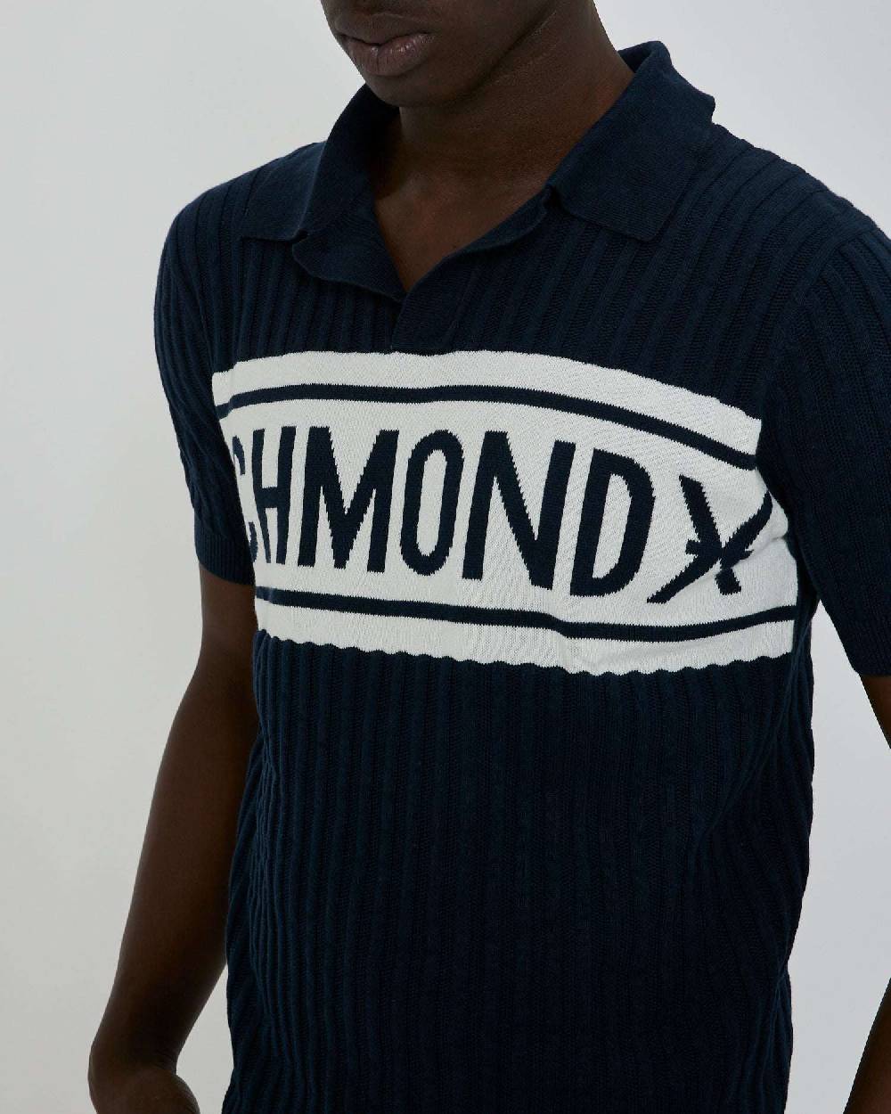 John Richmond Polo con logo bicolor sul davanti Prezzo Ridotto