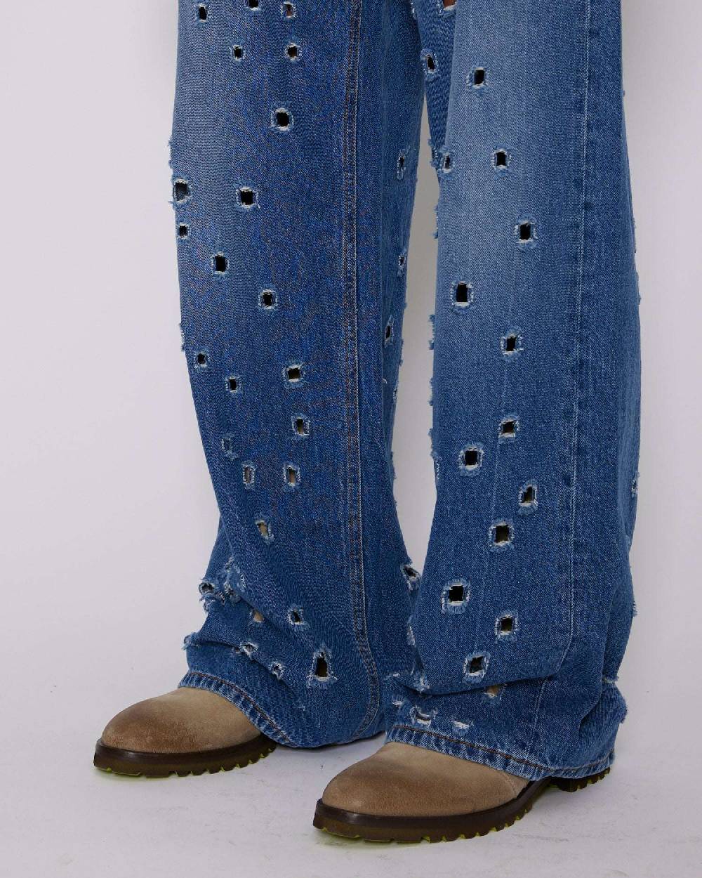 John Richmond Jeans gamba larga con fori metallici sul davanti Pezzi Unici