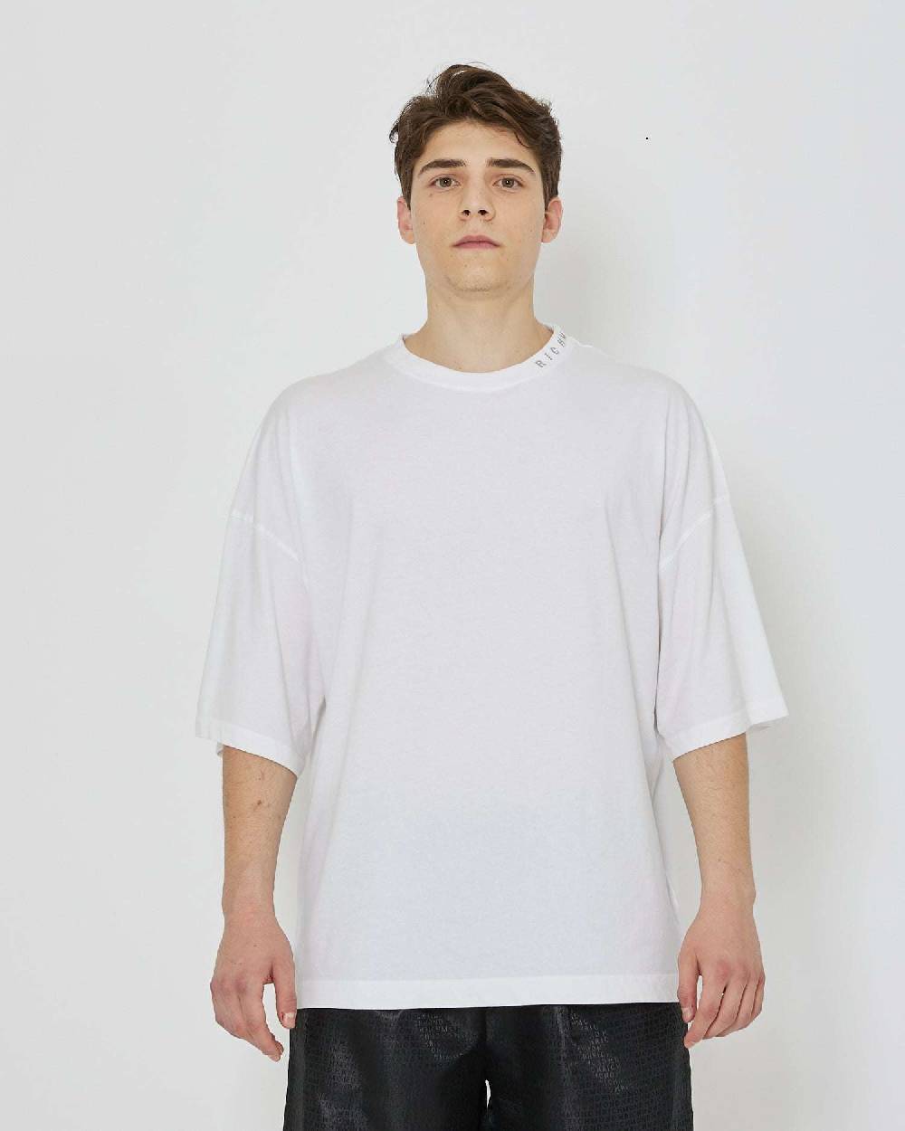 John Richmond T-shirt over con logo sullo scollo Convenienza