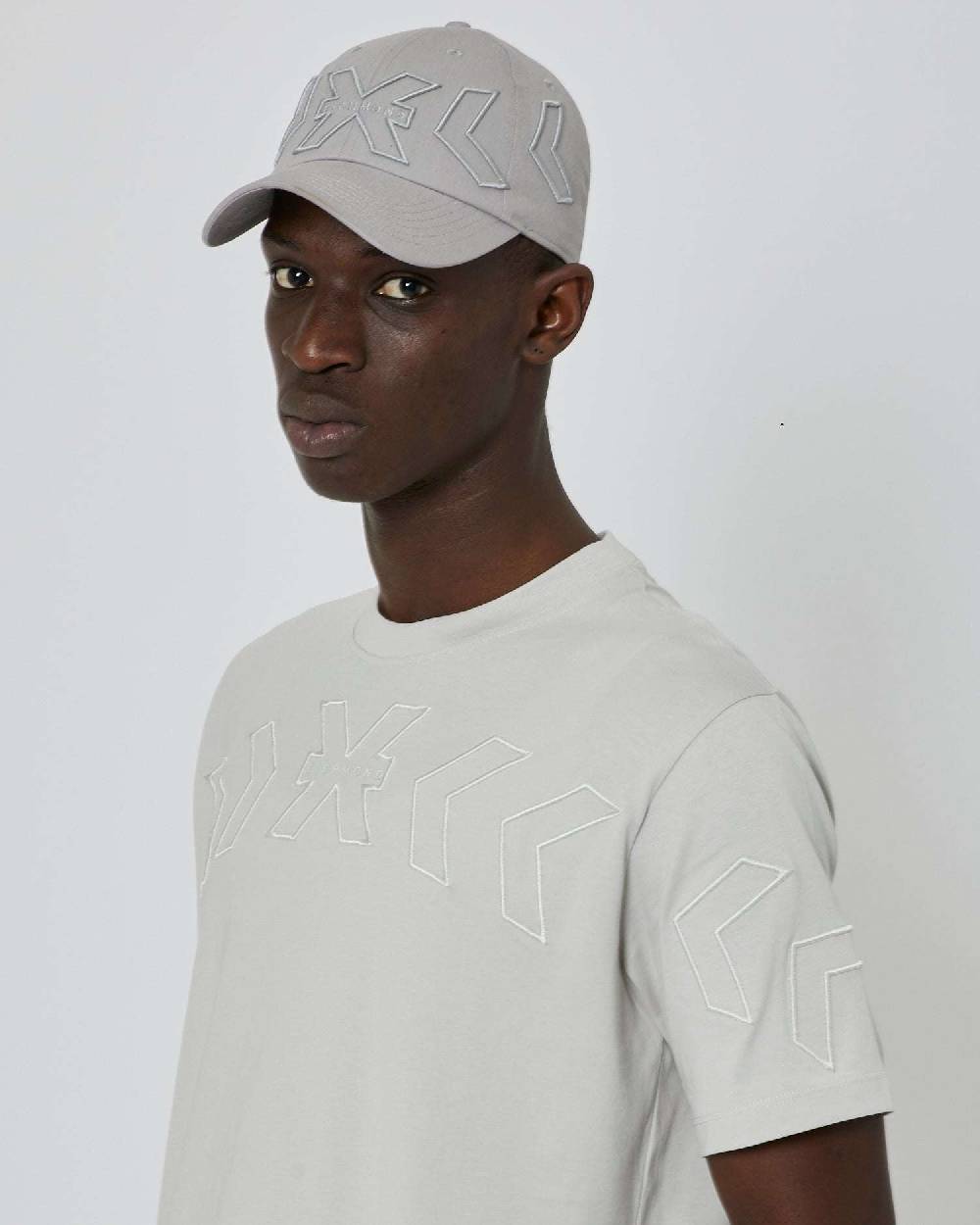John Richmond T-shirt regolare con stampa ricamata sul davanti Saldi