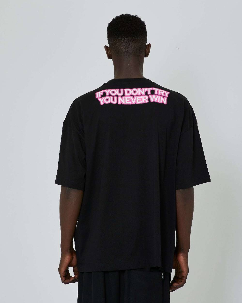 John Richmond T-shirt con grafica applicata sul retro e logo impresso sul davanti Presa