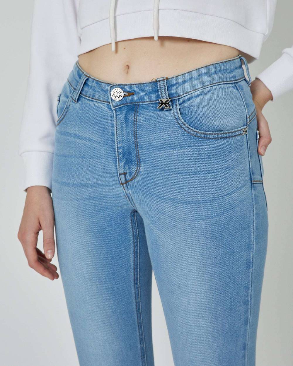 John Richmond Jeans slim con logo ricamato sul retro Spedizione Gratuita