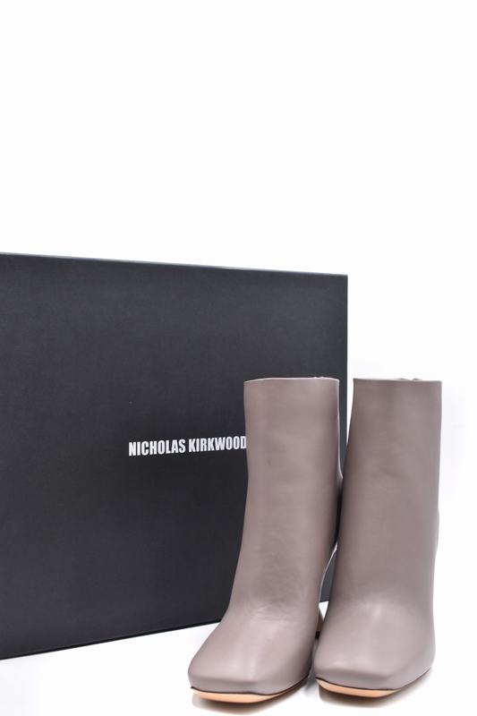 Nicholas Kirkwood Stivali Codice prodotto: 909B15NLS1-TAU Moda
