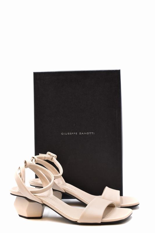 Giuseppe Zanotti Sandali Codice prodotto: E300048 Lightning offer