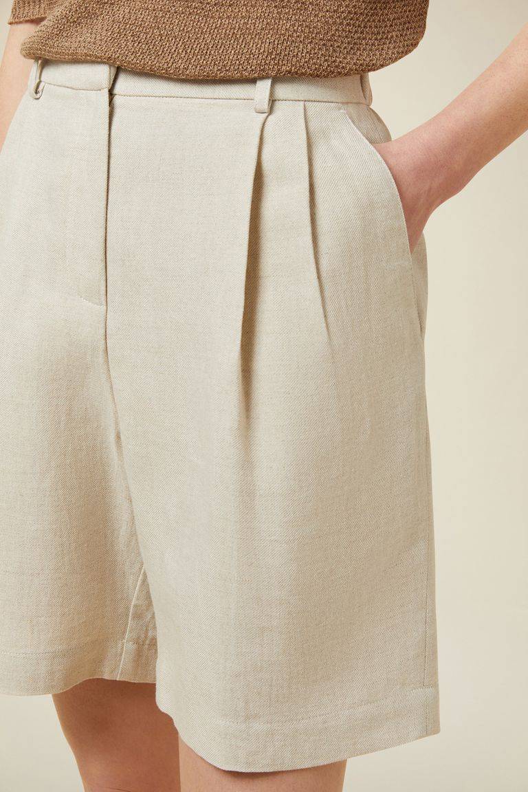 Pomandere Shorts con pinces Limitato a 3 giorni