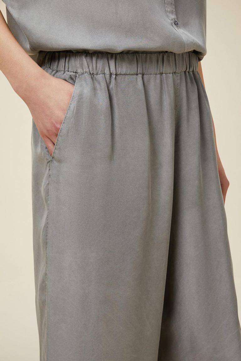 Pomandere Pantalone ampio con elastico in vita, tinto naturalmente In Vendita