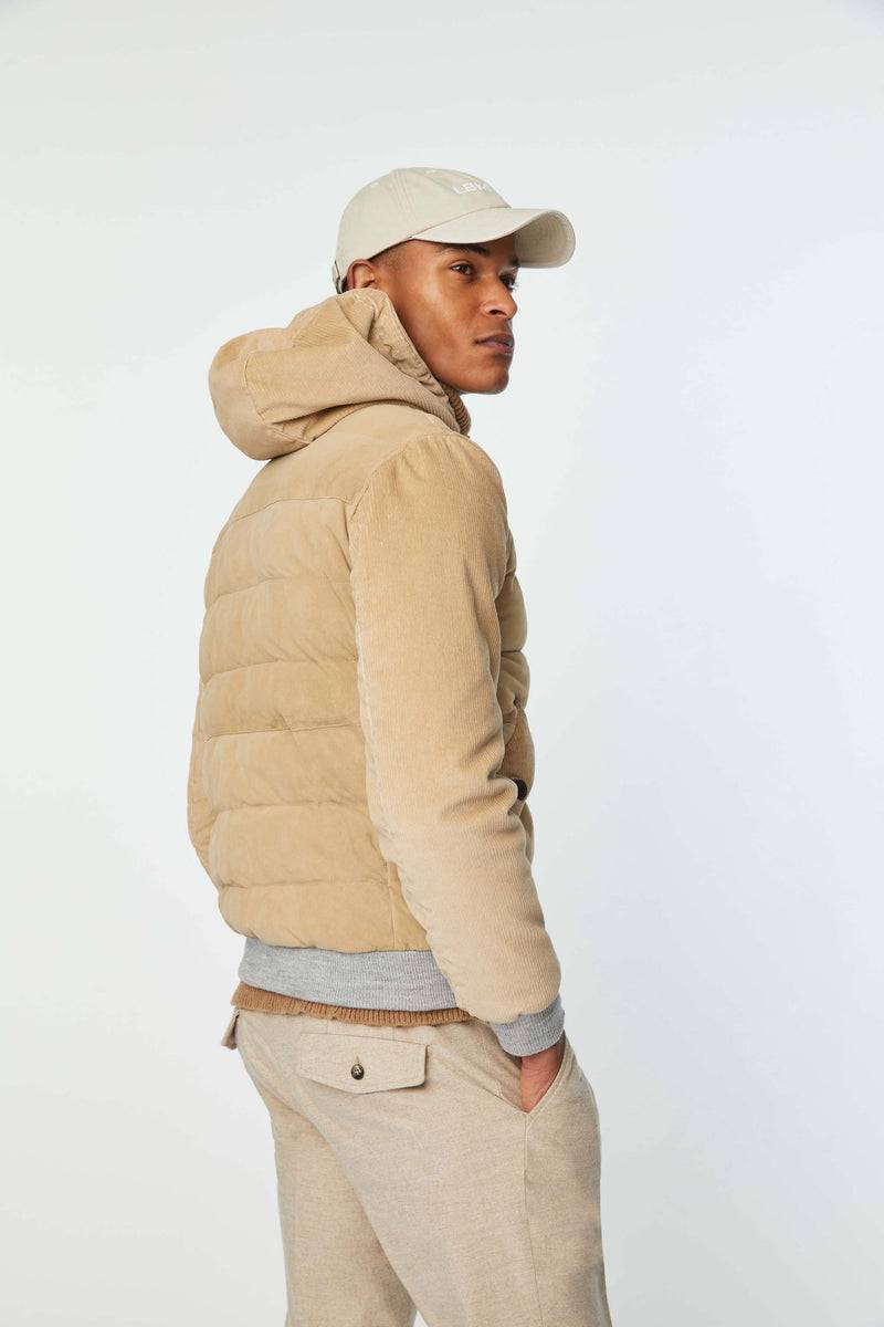 Lubiam Giubbino imbottito in suede con cappuccio nocciola Giubbino imbottito in suede con cappuccio nocciola Offerta San Valentino