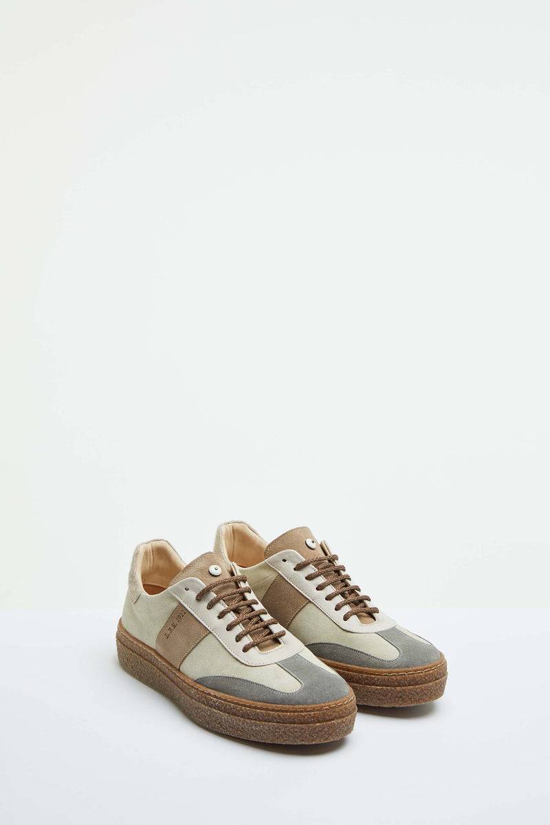 Lubiam Sneaker stringate bianco latte dettagli in contrasto Sneaker stringate bianco latte dettagli in contrasto Consegna Veloce