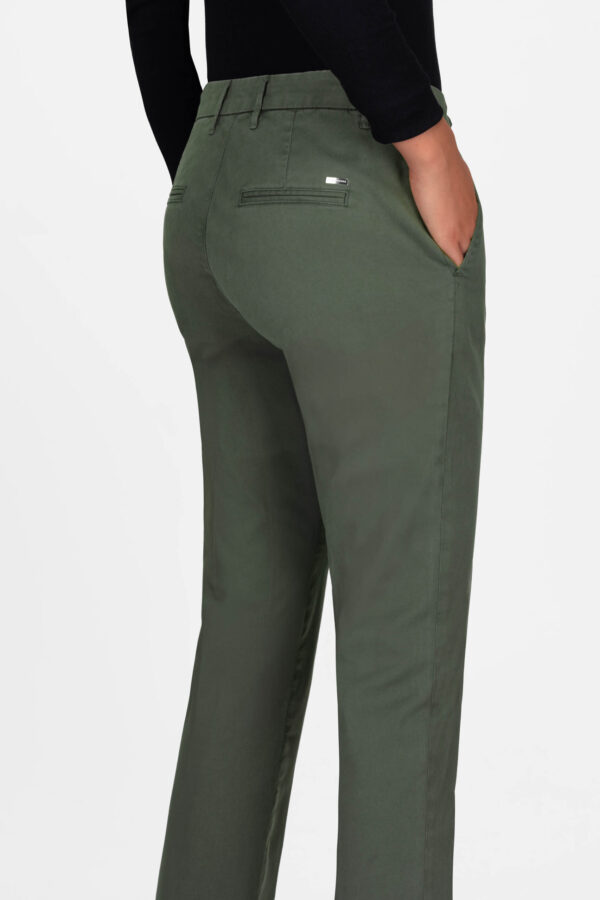 Sartoria Tramarossa PANTALONE ADELE SLIM IN COTONE VERDE 2025