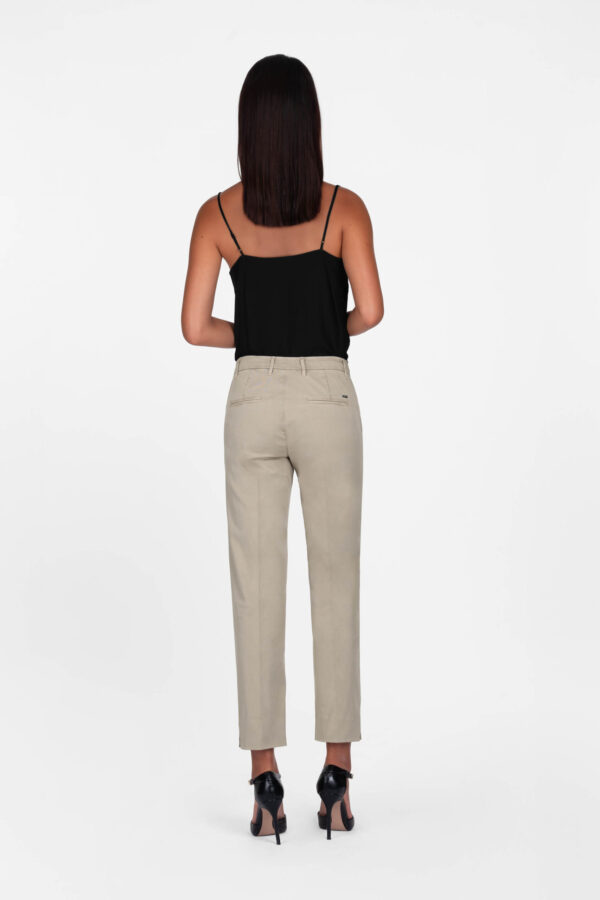 Sartoria Tramarossa PANTALONE ADELE SLIM IN COTONE BEIGE Shopping online