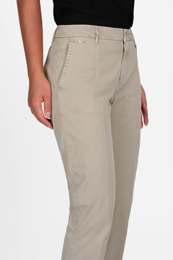 Sartoria Tramarossa PANTALONE ADELE SLIM IN COTONE BEIGE Shopping online