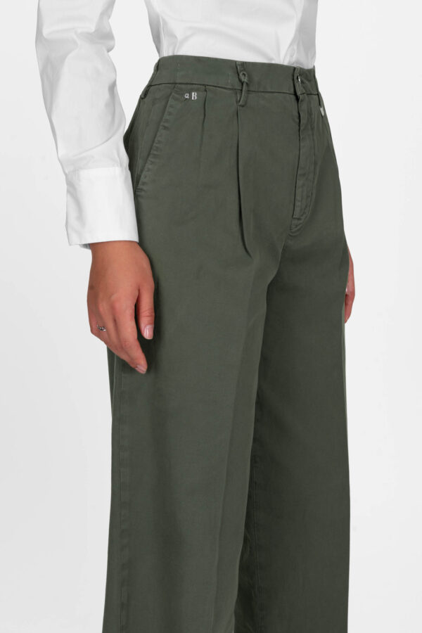 Sartoria Tramarossa PANTALONE AURELIA WIDE LEG IN GABARDINA DI COTONE VERDE Promozione