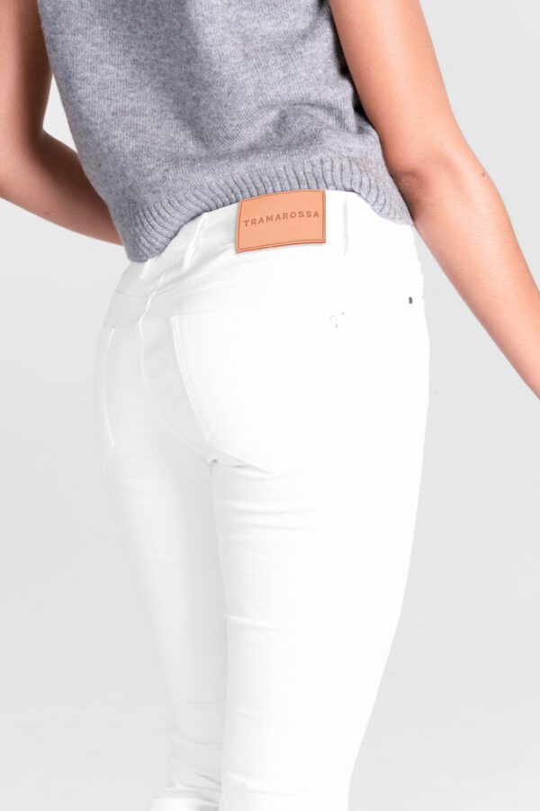 Sartoria Tramarossa JEANS BIANCA FLARE CUT FLARE IN GABARDINA DI COTONE STRETCH BIANCO I Più Venduti