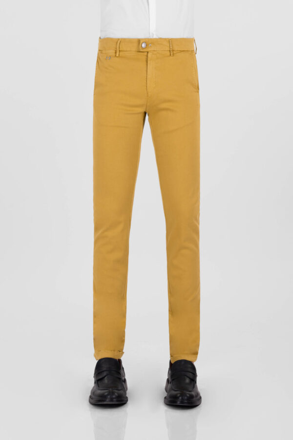 Sartoria Tramarossa PANTALONE LUIS SLIM IN GABARDINA LEGGERA DI COTONE STRETCH GIALLO 2025