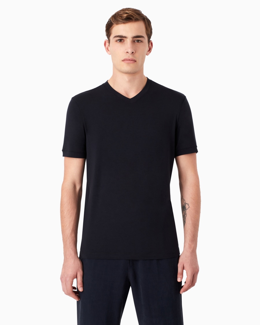 The world of armani T-SHIRT CON SCOLLO A V ICON IN JERSEY DI VISCOSA STRETCH Black Friday Prezzi