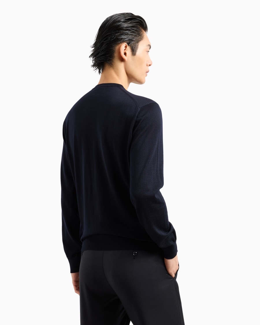 The world of armani MAGLIA GIROCOLLO IN LANA VERGINE 2025