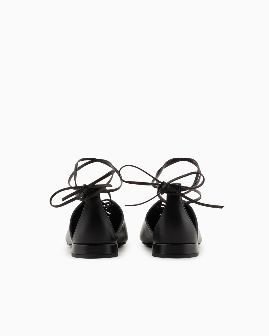 The world of armani BALLERINE IN PELLE CON ALLACCIATURA ALLA CAVIGLIA Prezzo di fabbrica