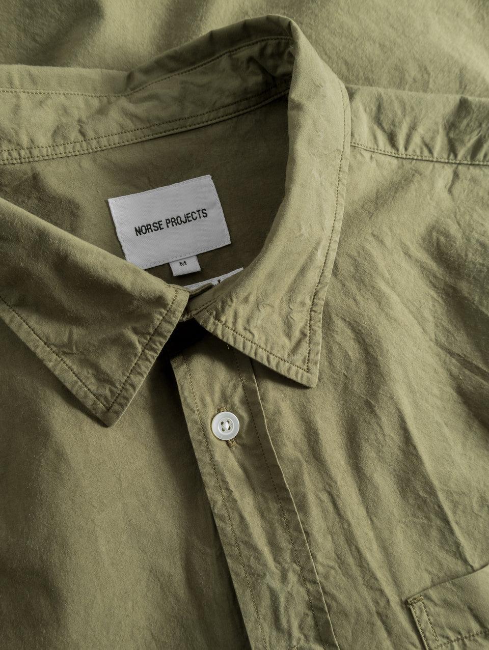 NORSE PROJECTS Camicia in Cotone Tinta in Capo Verde Sconto