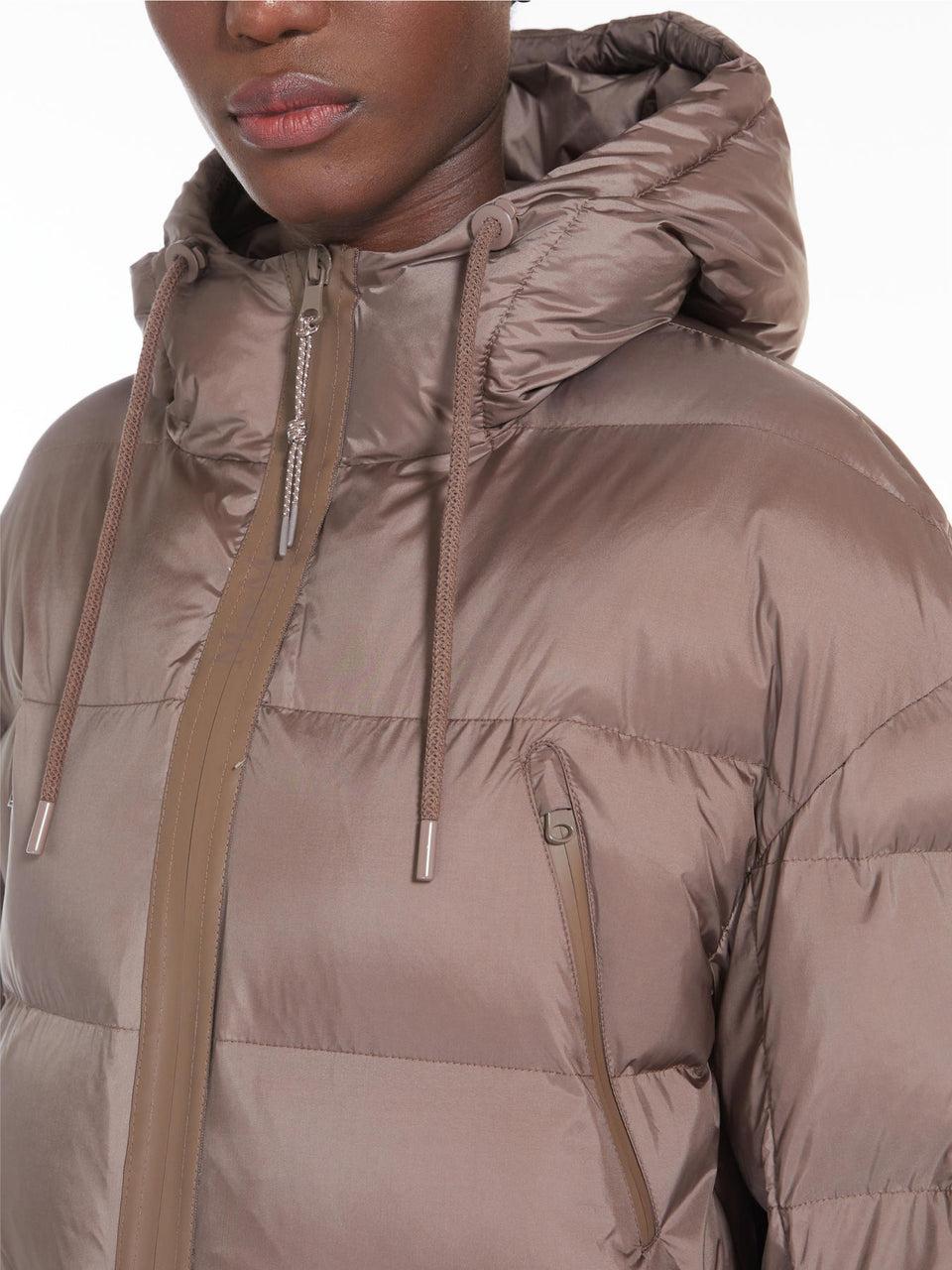 MAX MARA LEISURE Piumino Corto con Cappuccio con Imbottitura in Luxepad Nocciola Offerta speciale