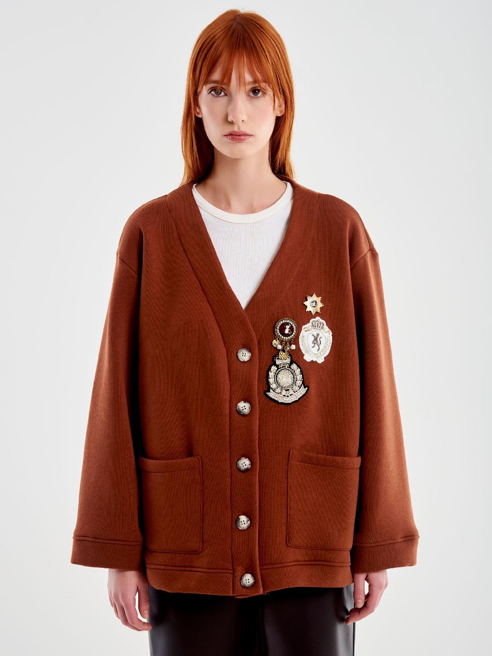 Vicolo Cardigan in Felpa con Patch e Spille Marrone Affare Del Giorno