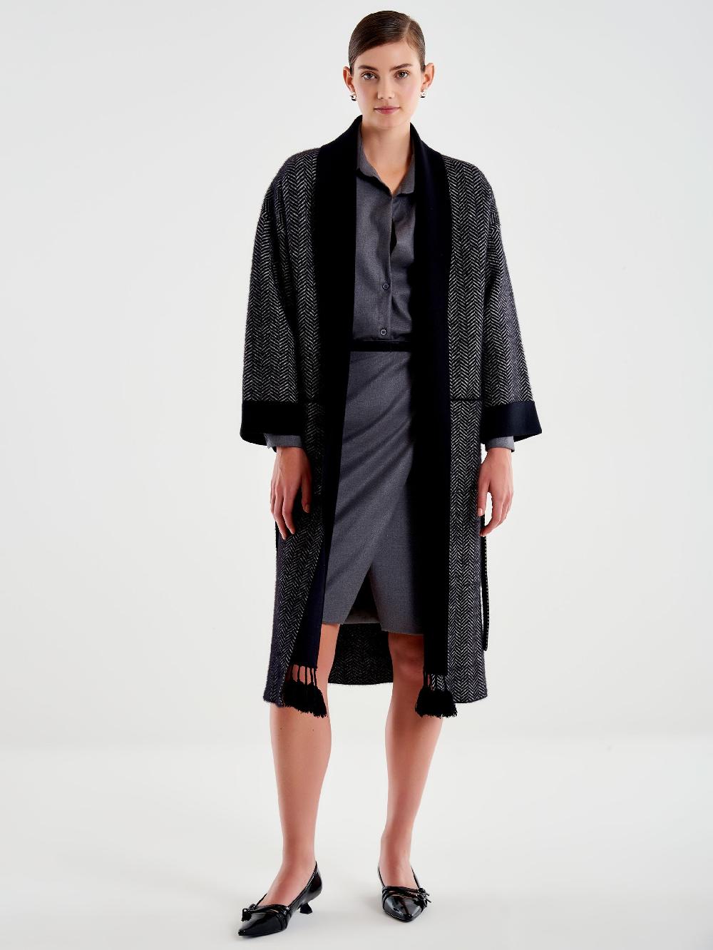 Vicolo Cappotto con Nappe in Maglia Nero Duty-free